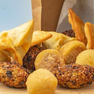 Mini Empanadinhos de Salsicha 15unid - Uai Vegano - Imagem 3